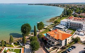 Lake Apartment Primea
